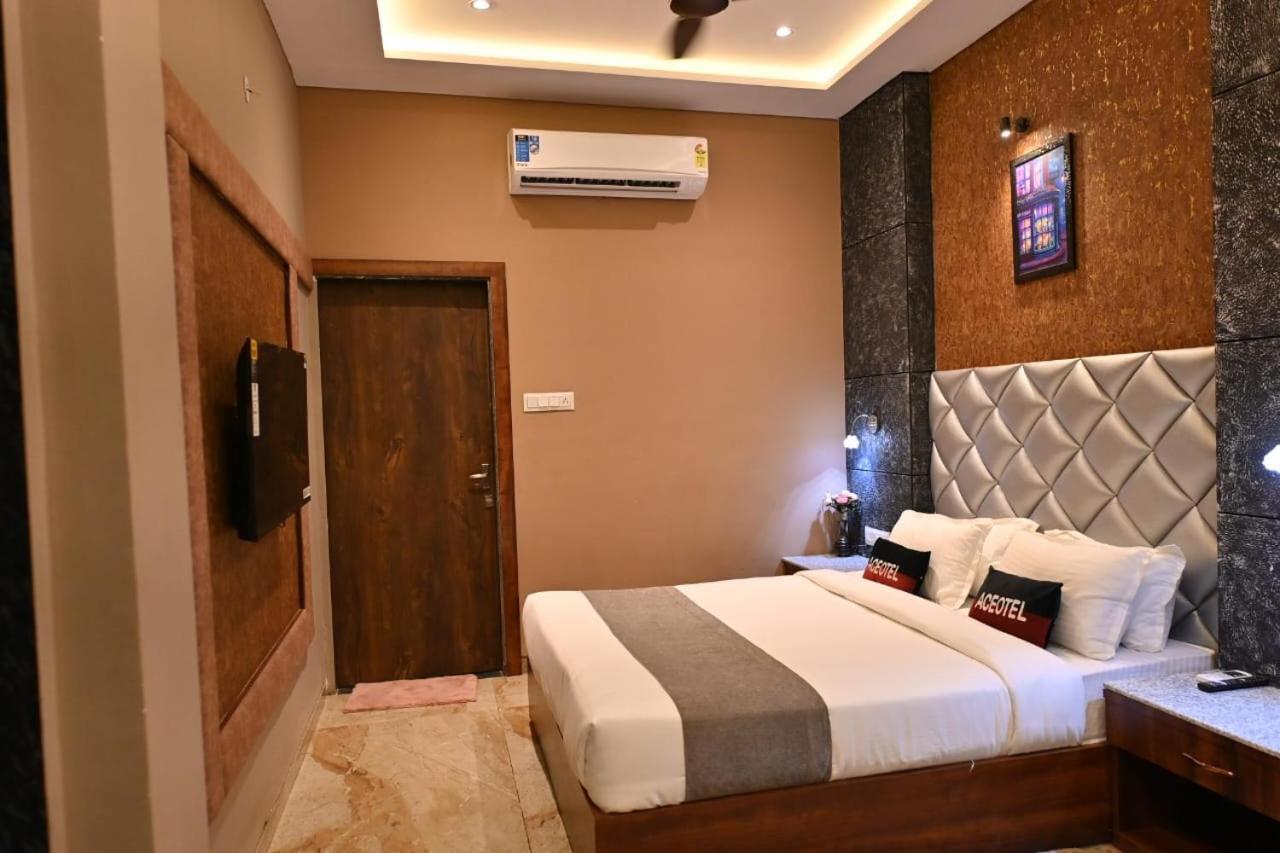 The Apple Tree Hotel Indore Ngoại thất bức ảnh