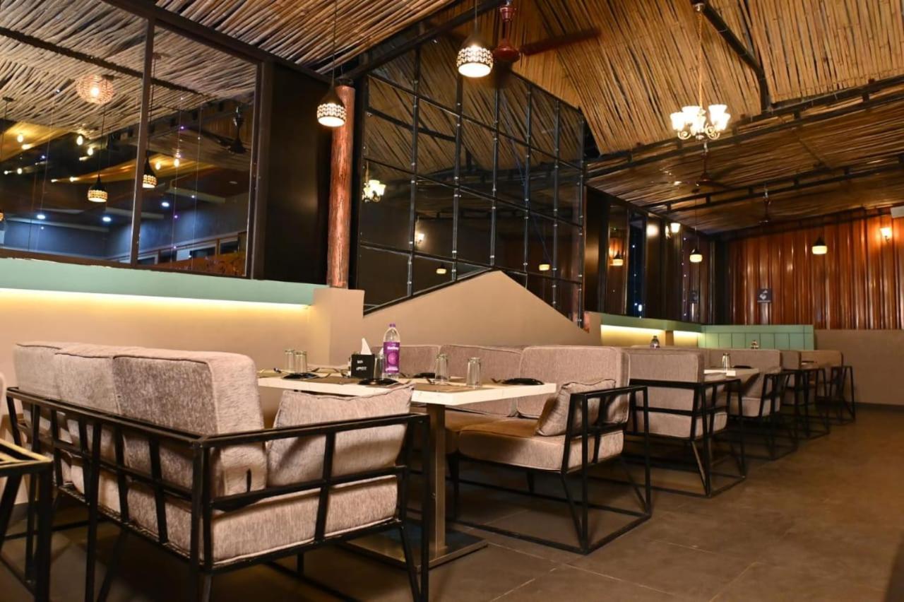 The Apple Tree Hotel Indore Ngoại thất bức ảnh