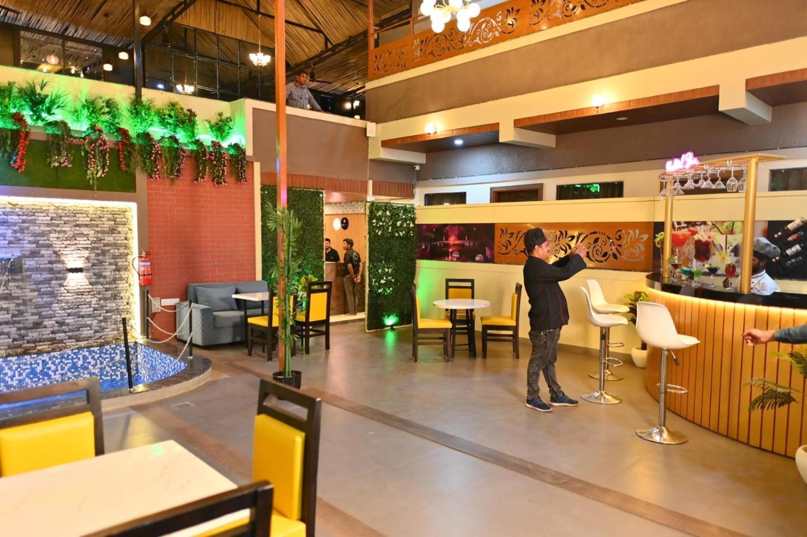The Apple Tree Hotel Indore Ngoại thất bức ảnh